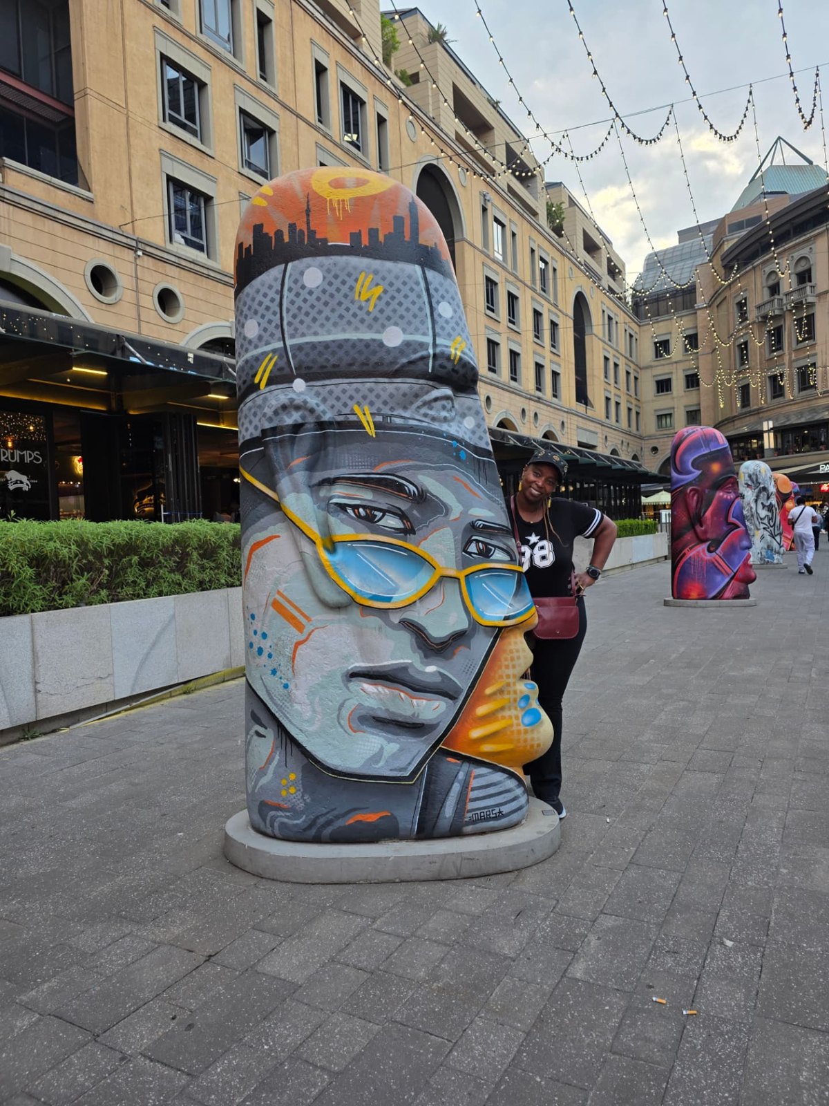 Colour and sculpture in the shopping arcade